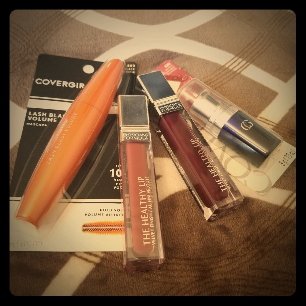 Mascara & Lipstick/ lip gloss